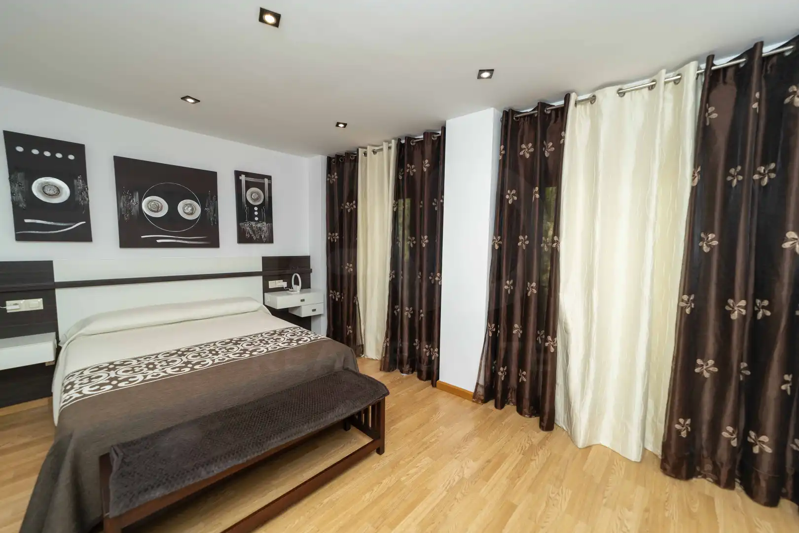 Habitación de Casa o chalet en venta en León Capital  con Calefacción y Terraza