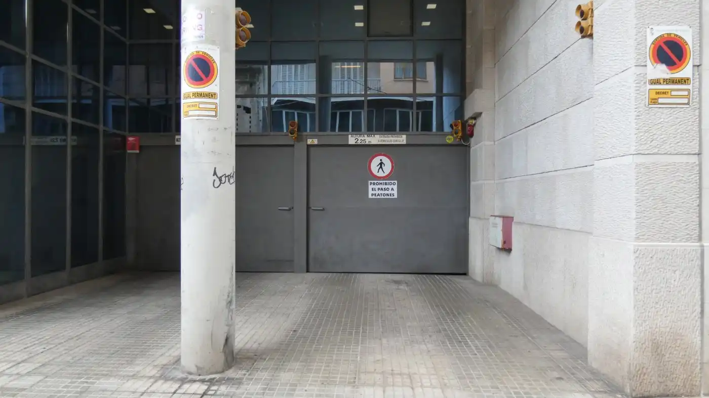 Garage for rent in Calle de Francesc de Borja Moll, 18, Plaça dels Patins