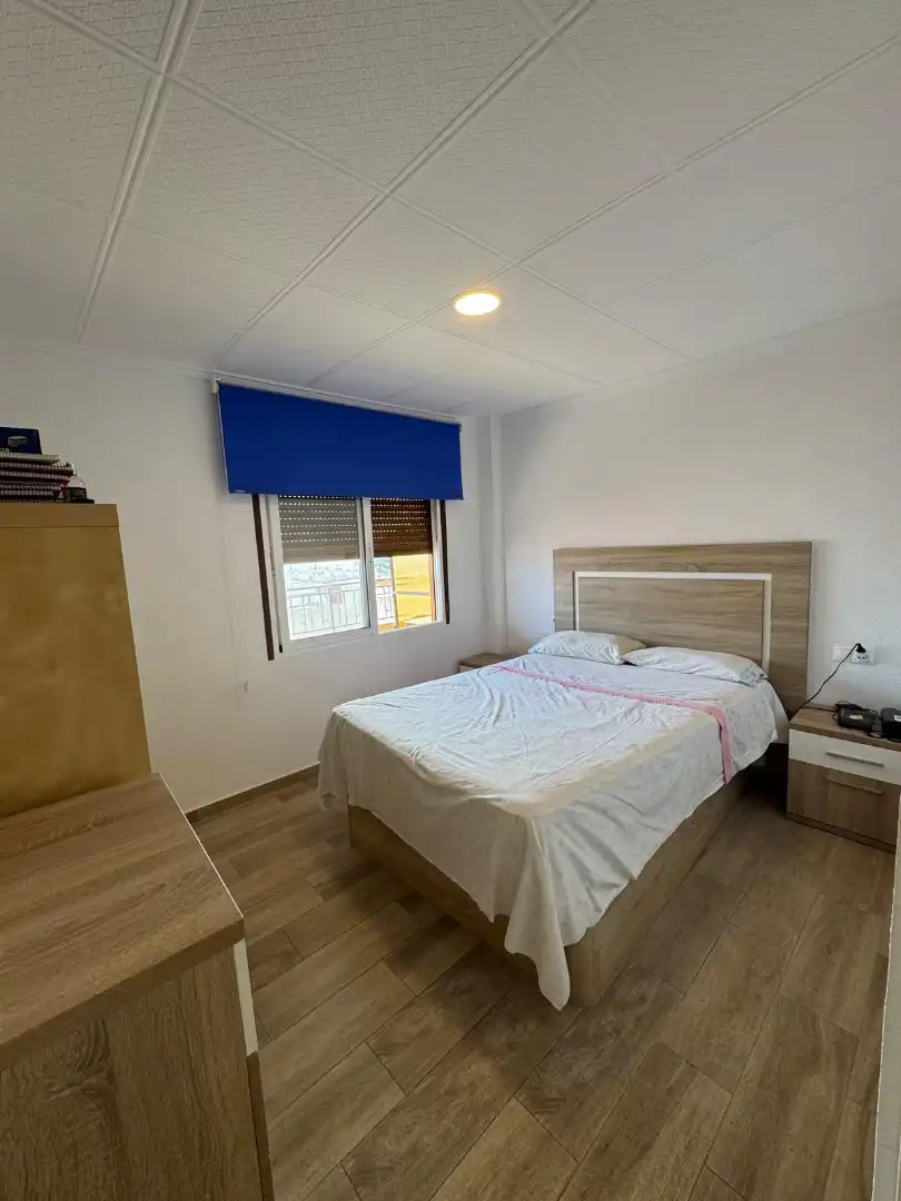 Dormitori de Pis en venda en Torrevieja amb Aire condicionat, Jardí privat i Piscina