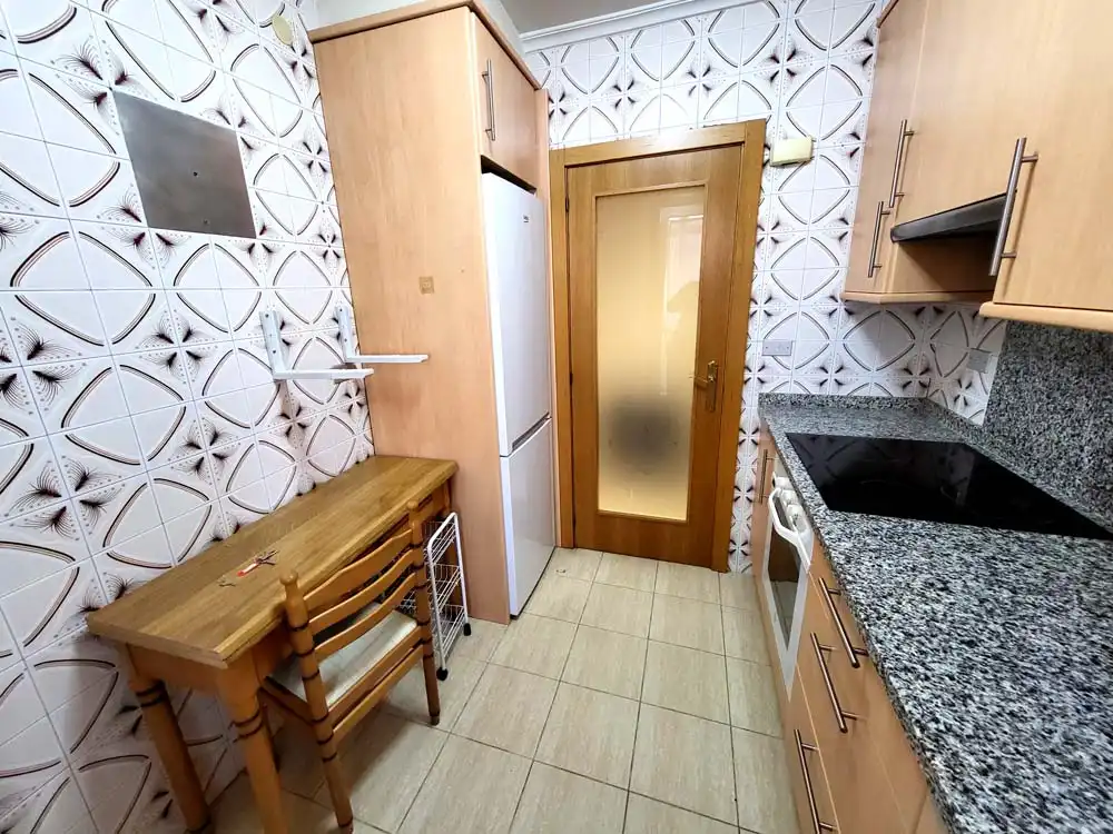 Cocina de Piso de alquiler en Vigo  con Calefacción, Trastero y Amueblado