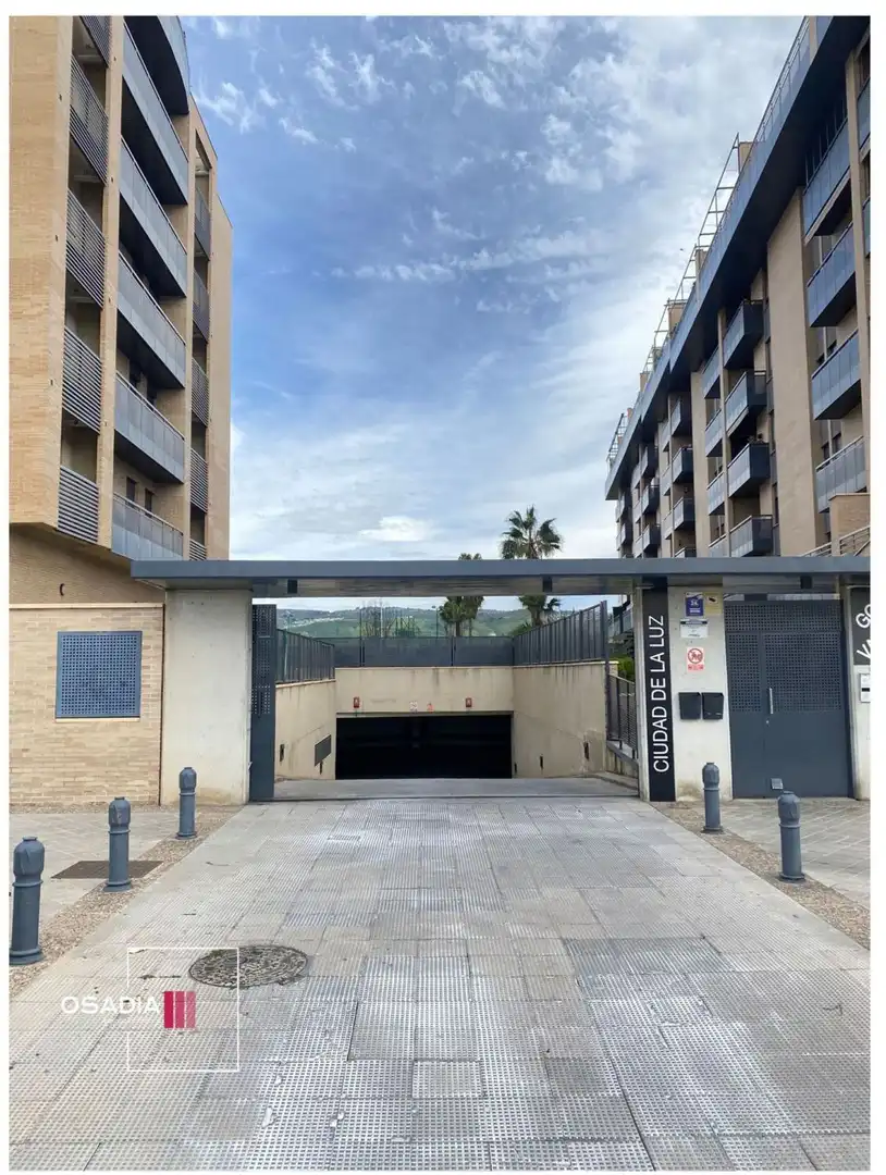Aparcament de Pis en venda en Granada amb Jardí privat, Traster i Piscina comunitària