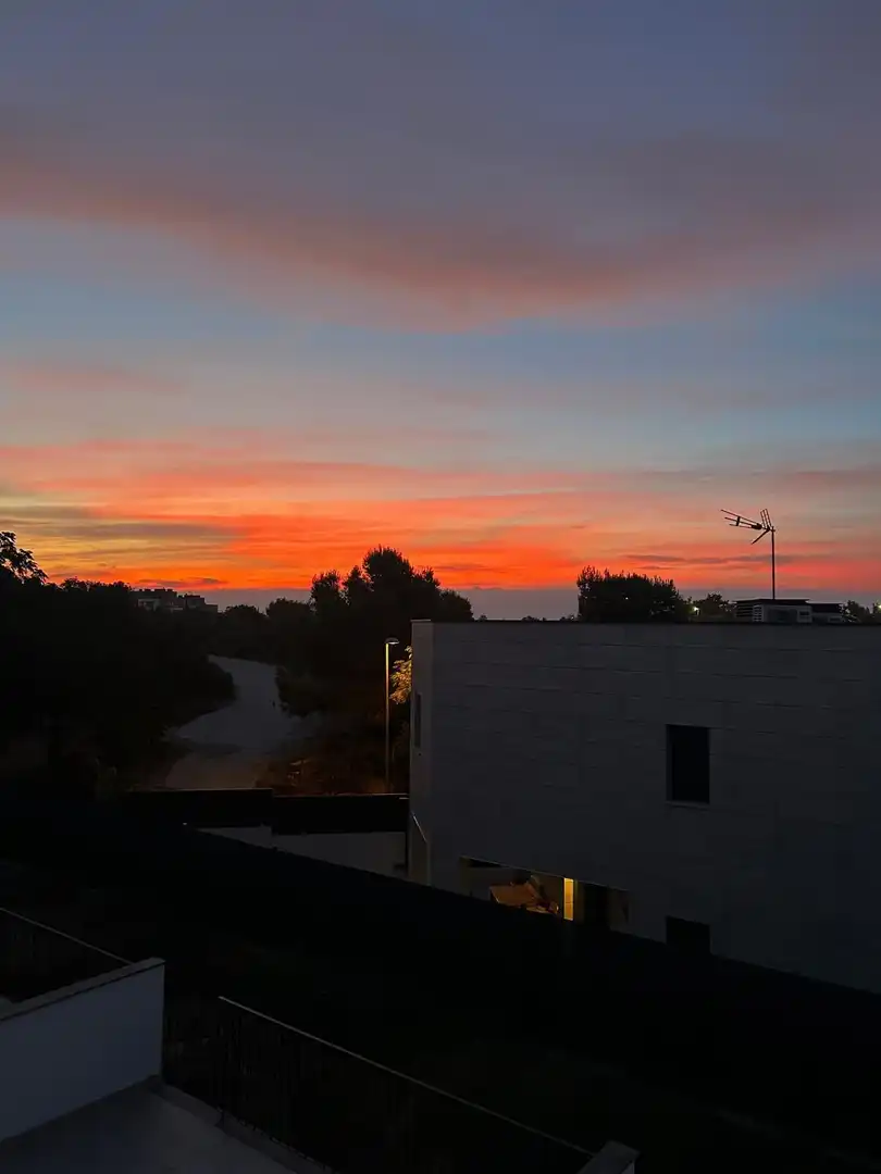 Außenansicht von Einfamilien-Reihenhaus zur Miete in Vilanova i la Geltrú mit Klimaanlage, Heizung und Privatgarten