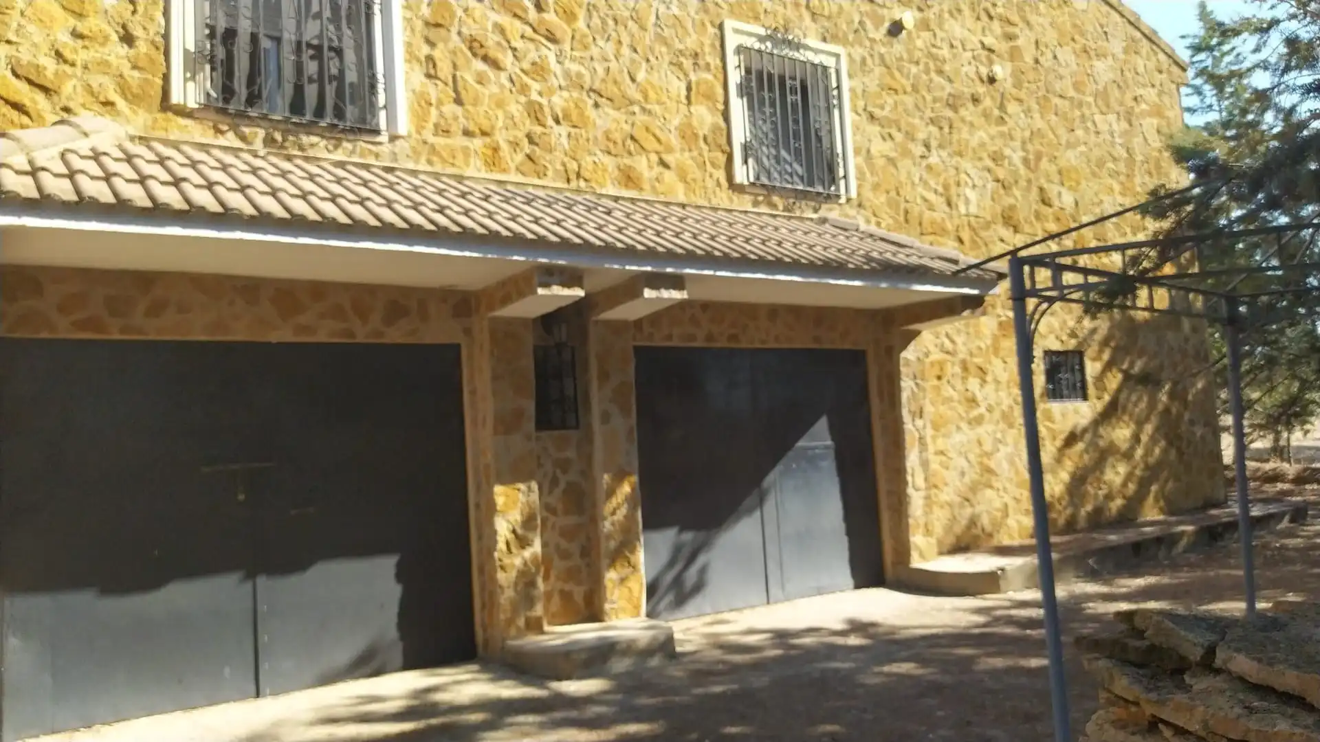 Exterior view of Houses for sale in Talarrubias  with Air Conditioner, Private garden and Storage room