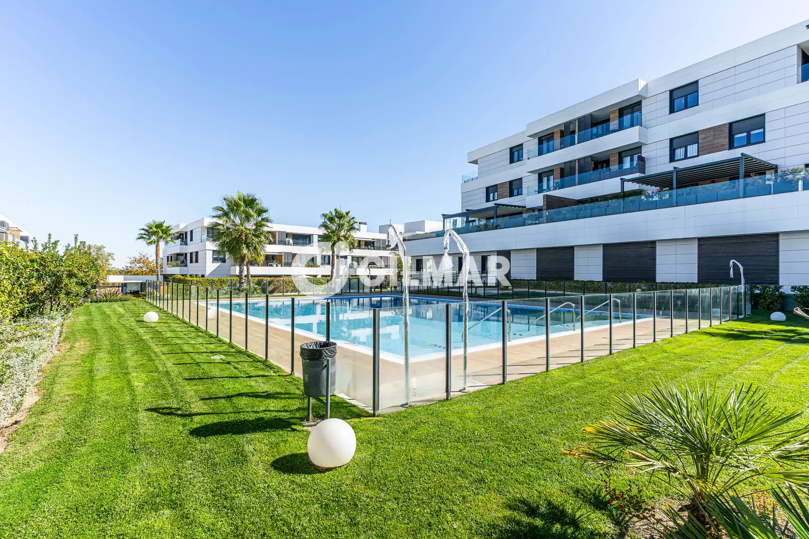 Schwimmbecken von Wohnung zum Verkauf in Las Rozas de Madrid mit Heizung, Privatgarten und Abstellraum