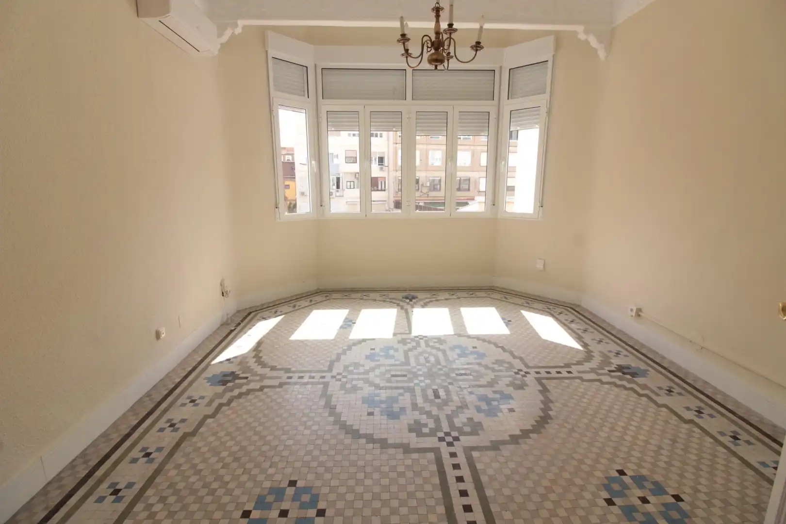 Comedor de Piso de alquiler en Valencia con Balcón