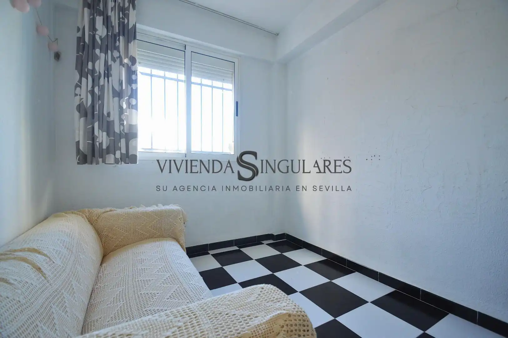 Habitación de Piso en venta en Sevilla con Aire acondicionado y Calefacción