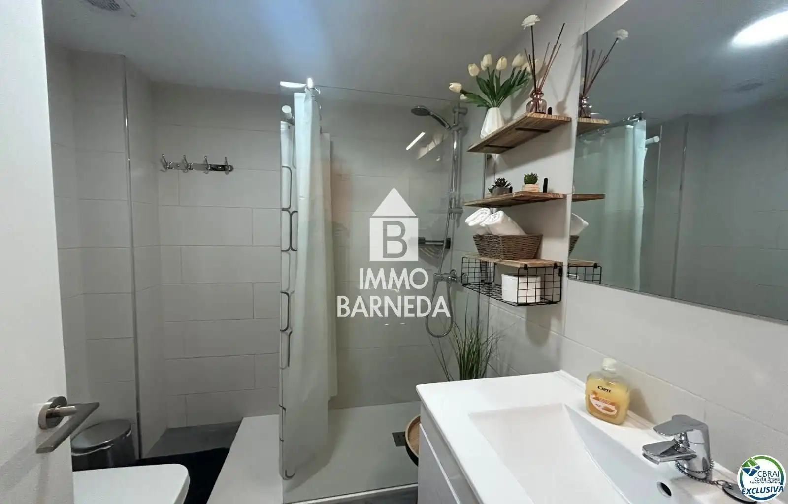 Badezimmer von Wohnung zum Verkauf in Castelló d'Empúries mit Klimaanlage, Heizung und Möbliert