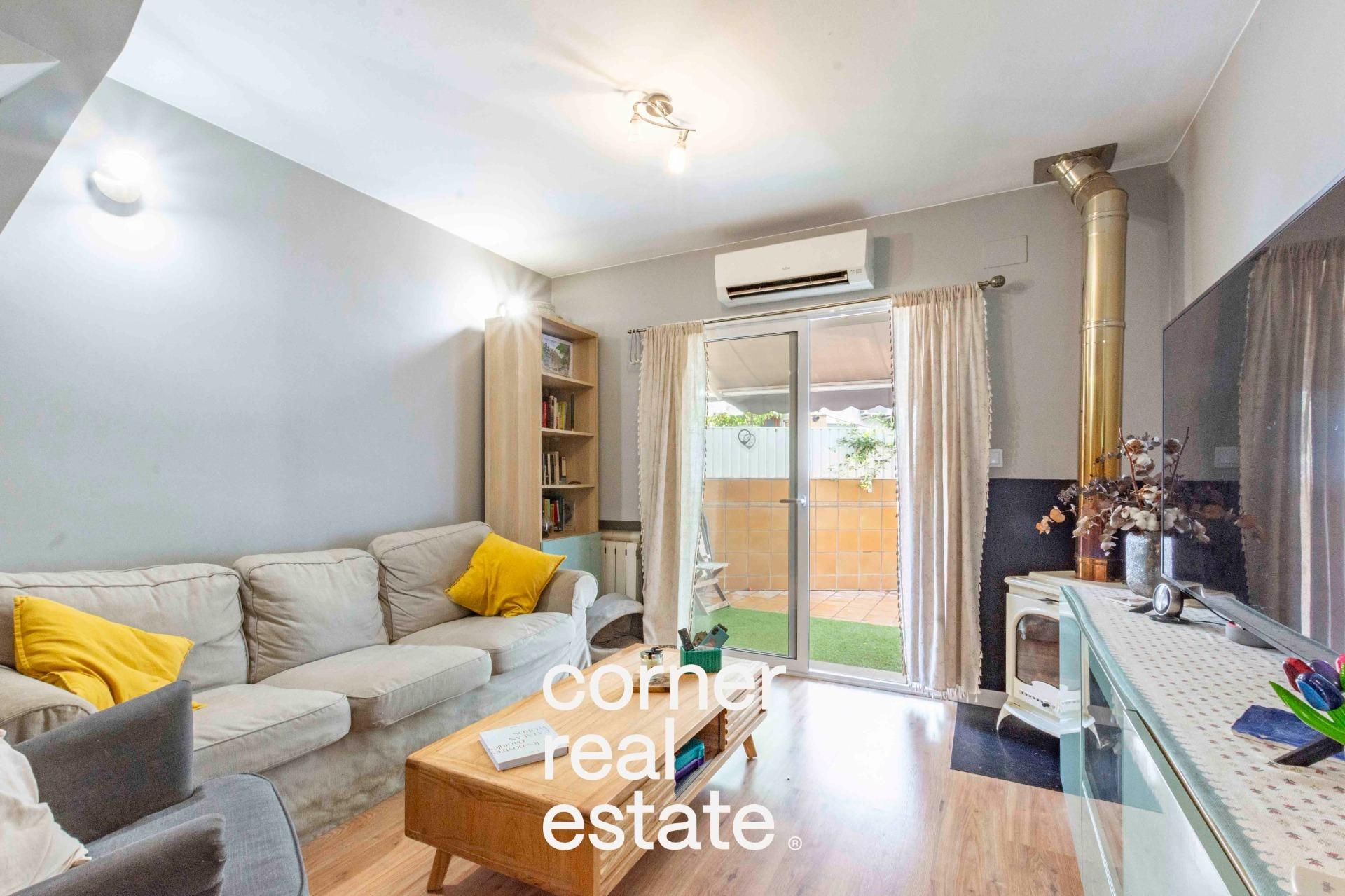 Exterior view of Single-family semi-detached for sale in Cerdanyola del Vallès  with Heating, Private garden and Terrace