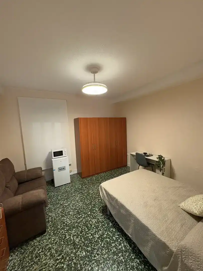 Habitación de Piso para compartir en Alzira con Aire acondicionado y Amueblado