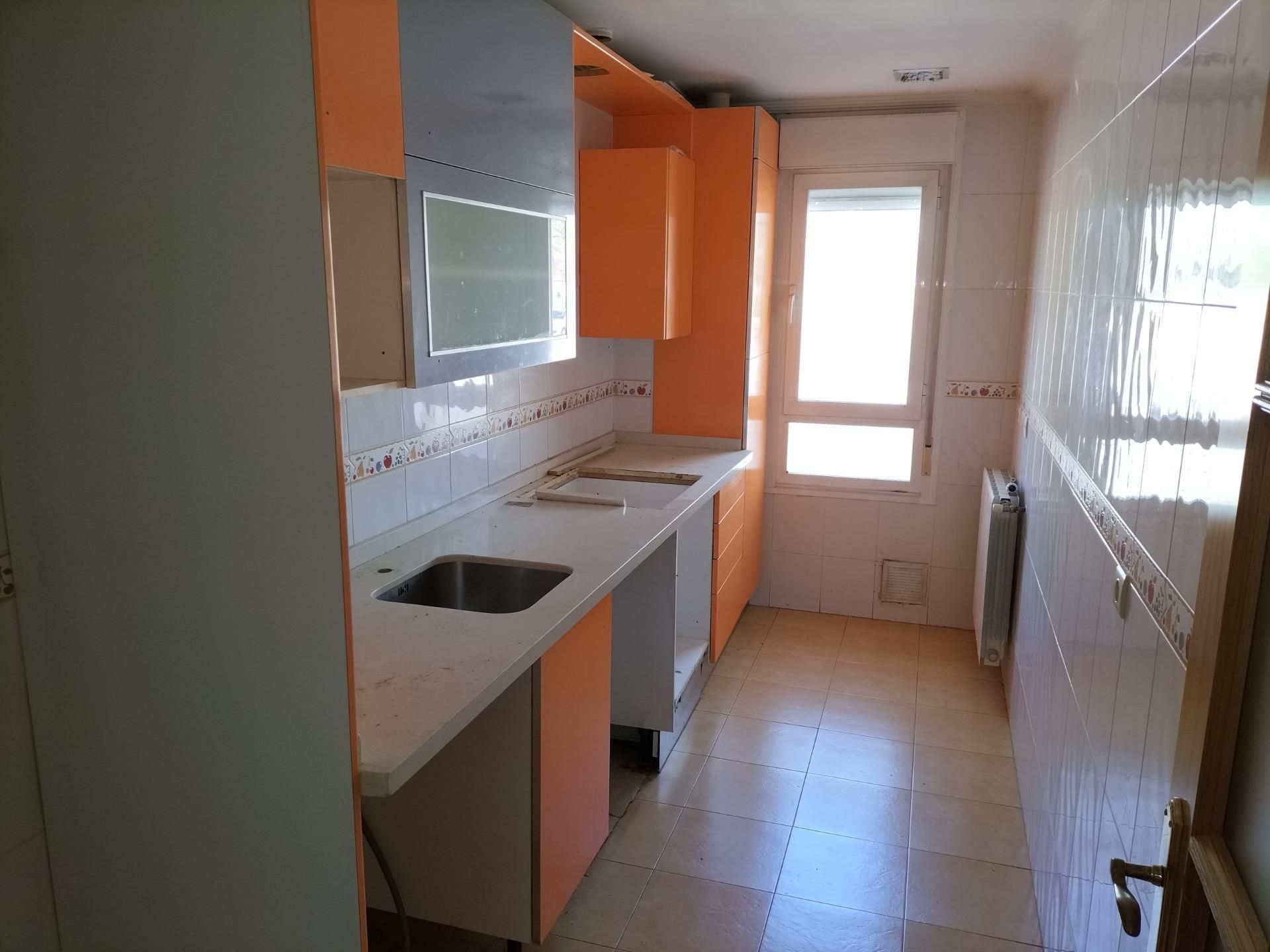 Cuina de Pis en venda en Palencia Capital amb Calefacció i Parquet