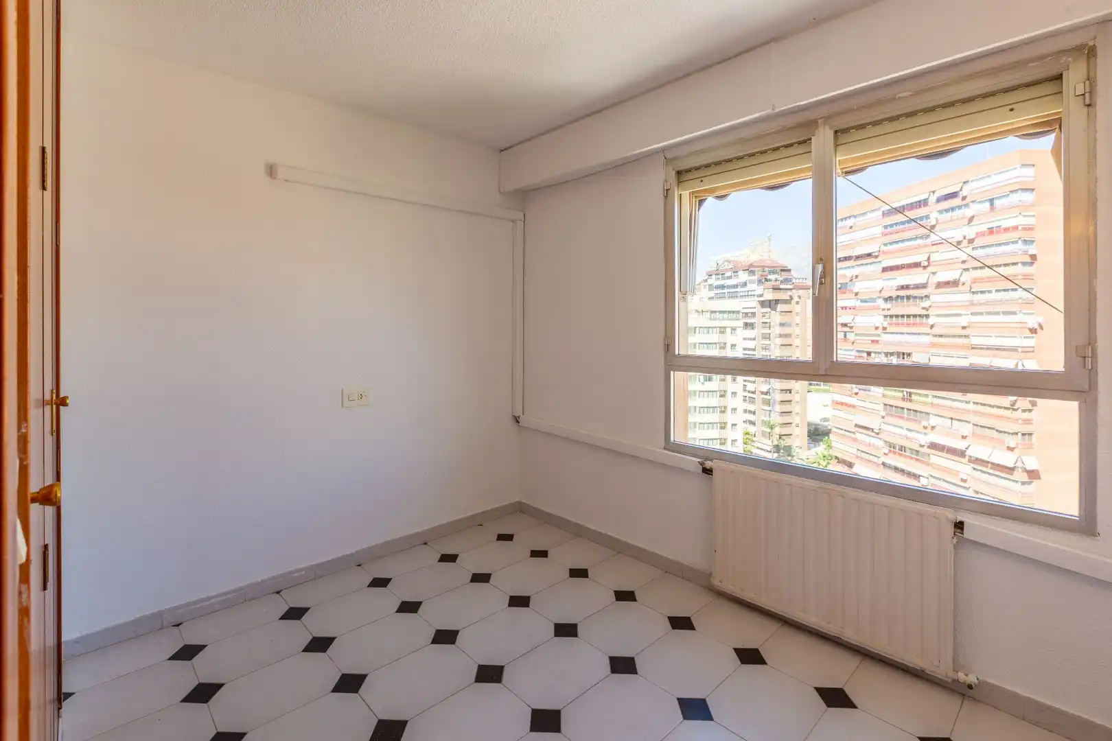 Habitación de Piso en venta en Benidorm con Aire acondicionado, Calefacción y Piscina comunitaria