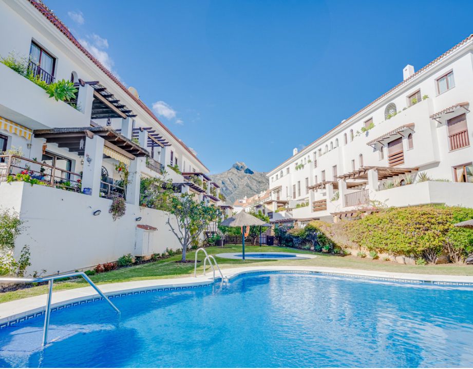 Vista exterior de Pis en venda en Marbella amb Terrassa, Moblat i Forn