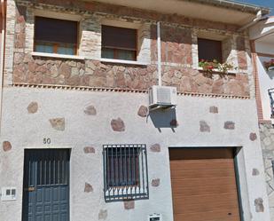 Vista exterior de Casa adosada en venda en El Tiemblo  amb Aire condicionat, Calefacció i Moblat