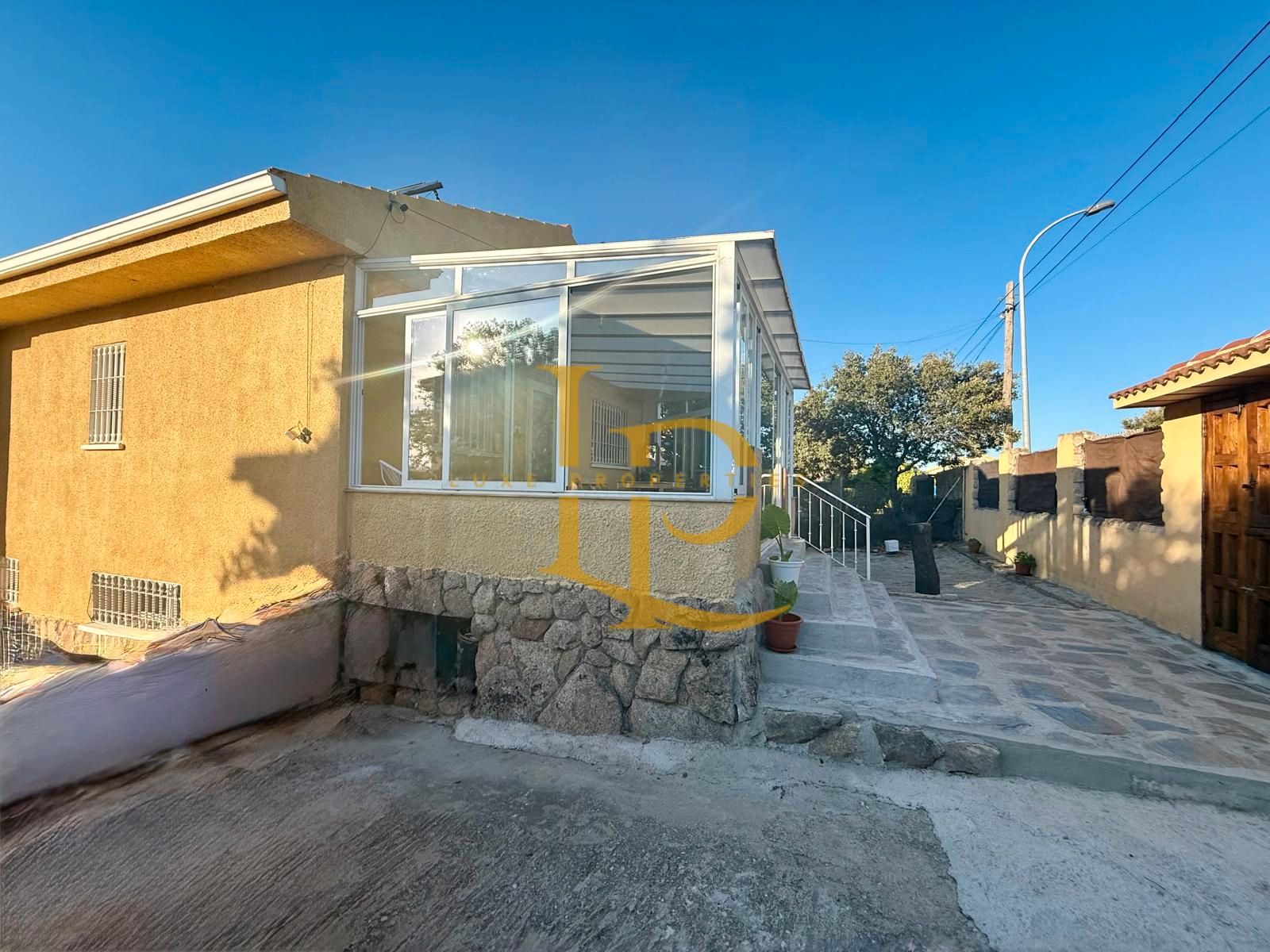Vista exterior de Casa o chalet en venta en El Casar con Calefacción, Jardín privado y Parquet