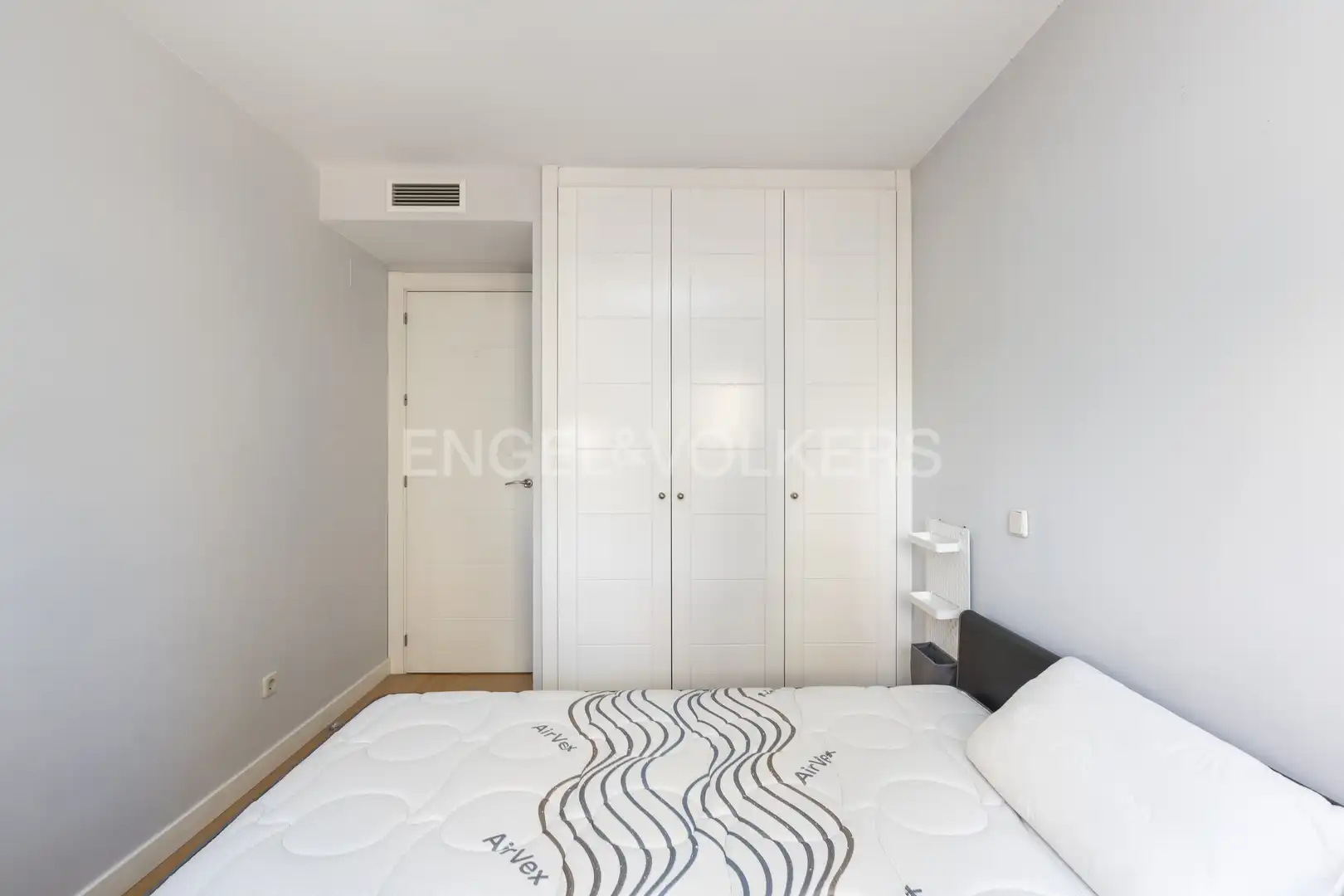 Bedroom of Flat for sale in Madrid  with Air Conditioner, Heating and Parquet flooring