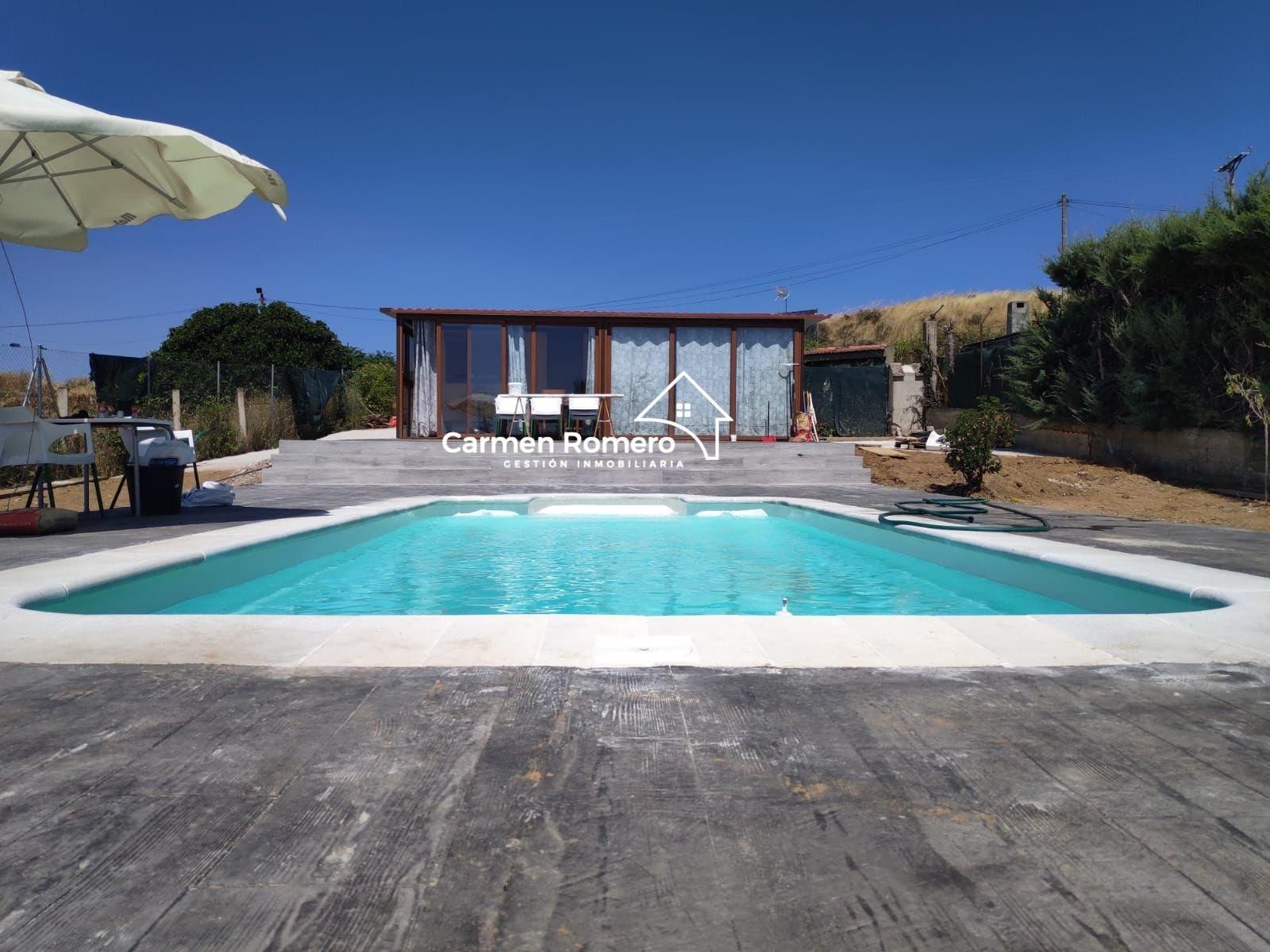 Piscina de Finca rústica en venda en Castellanos de Villiquera amb Jardí privat, Terrassa i Traster