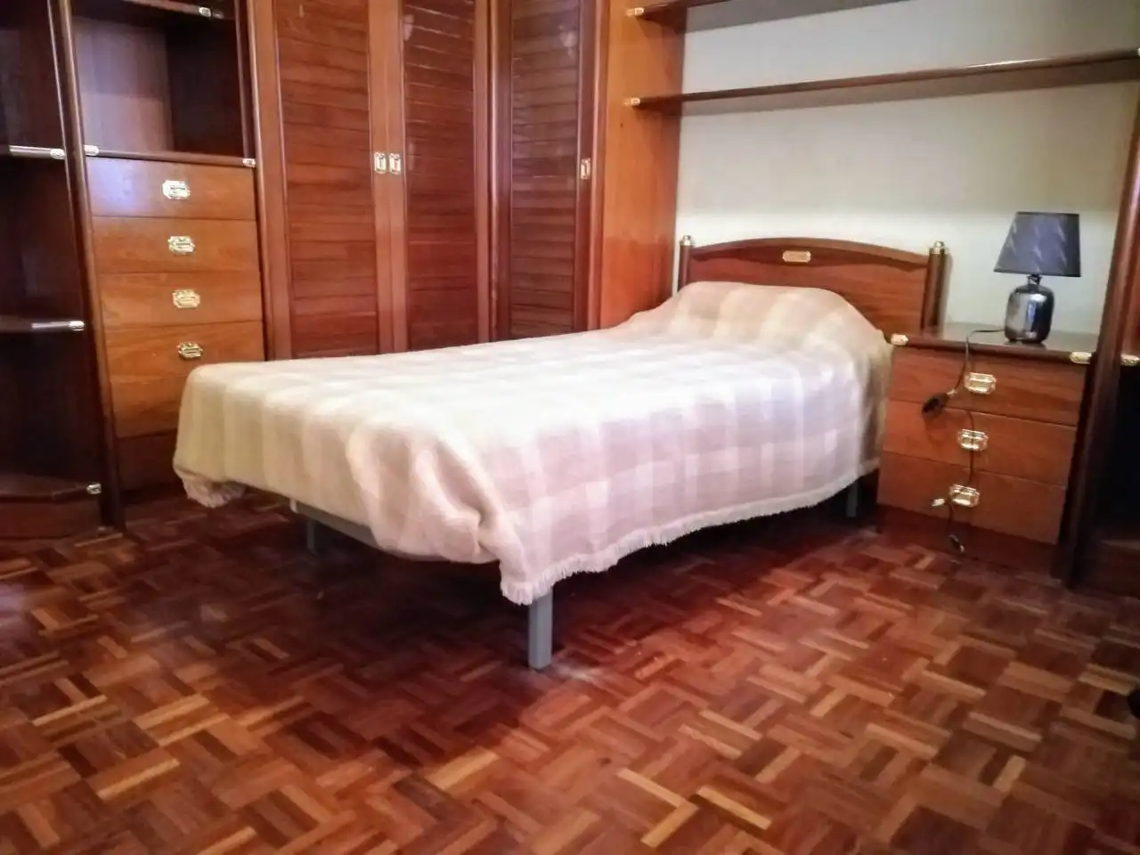Bedroom of Flat for rent in Burgos  with Heating, Parquet flooring and Furnished