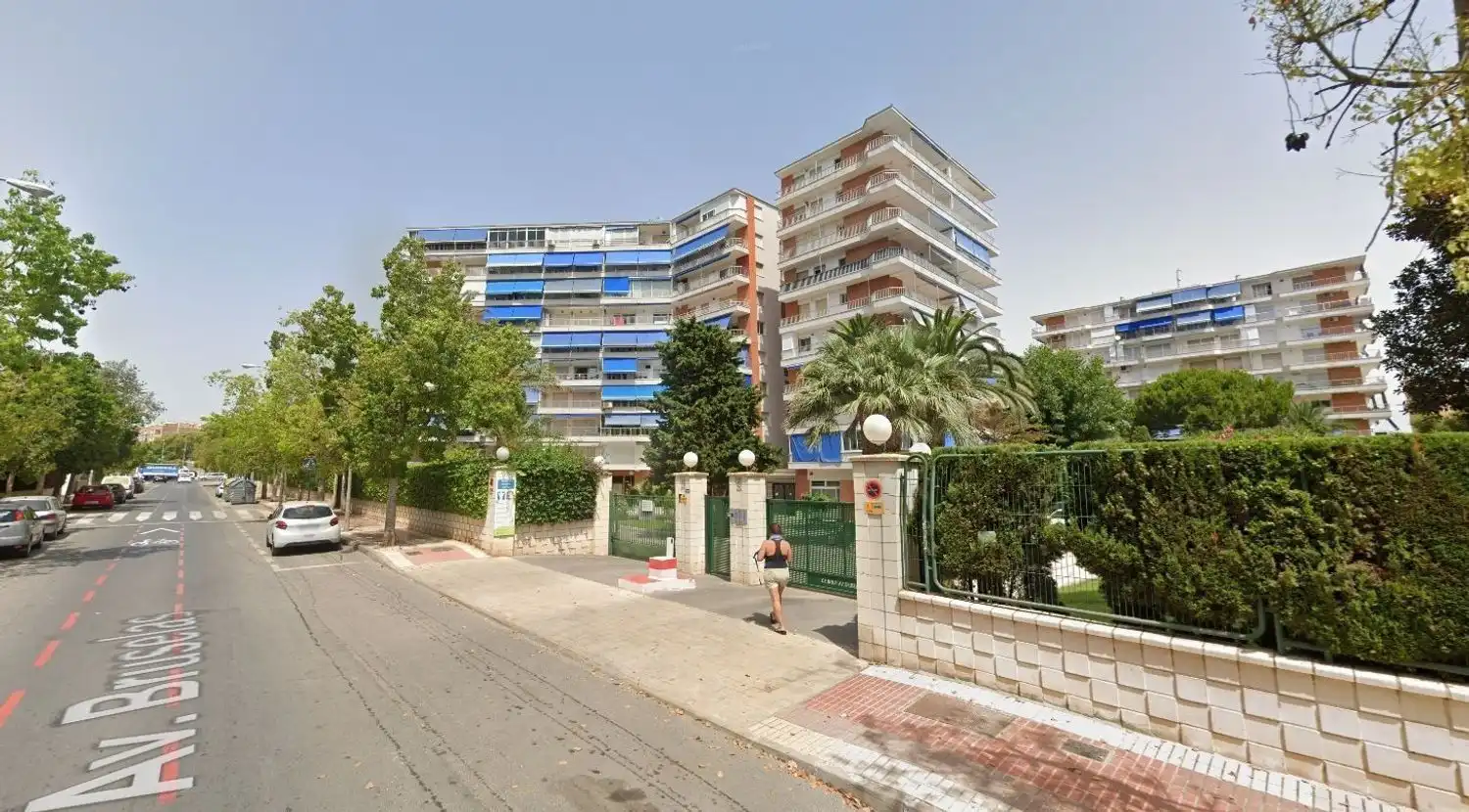 Vista exterior de Piso en venta en Alicante / Alacant con Aire acondicionado, Calefacción y Jardín privado