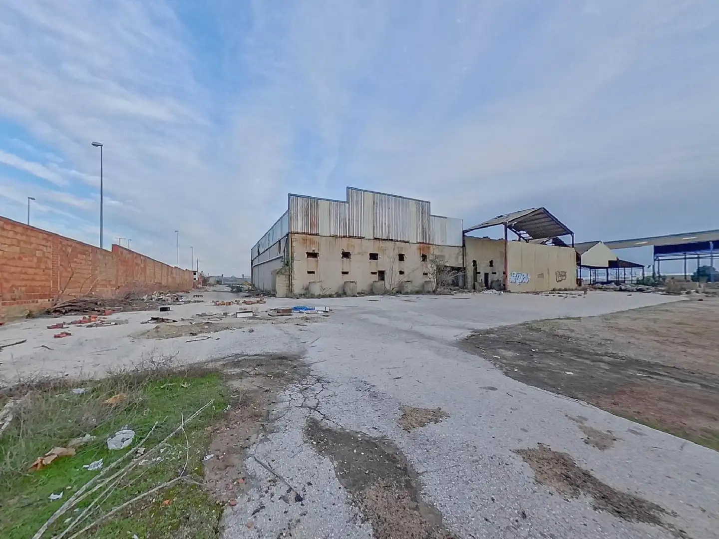 Außenansicht von Fabrikhallen zum Verkauf in Bailén
