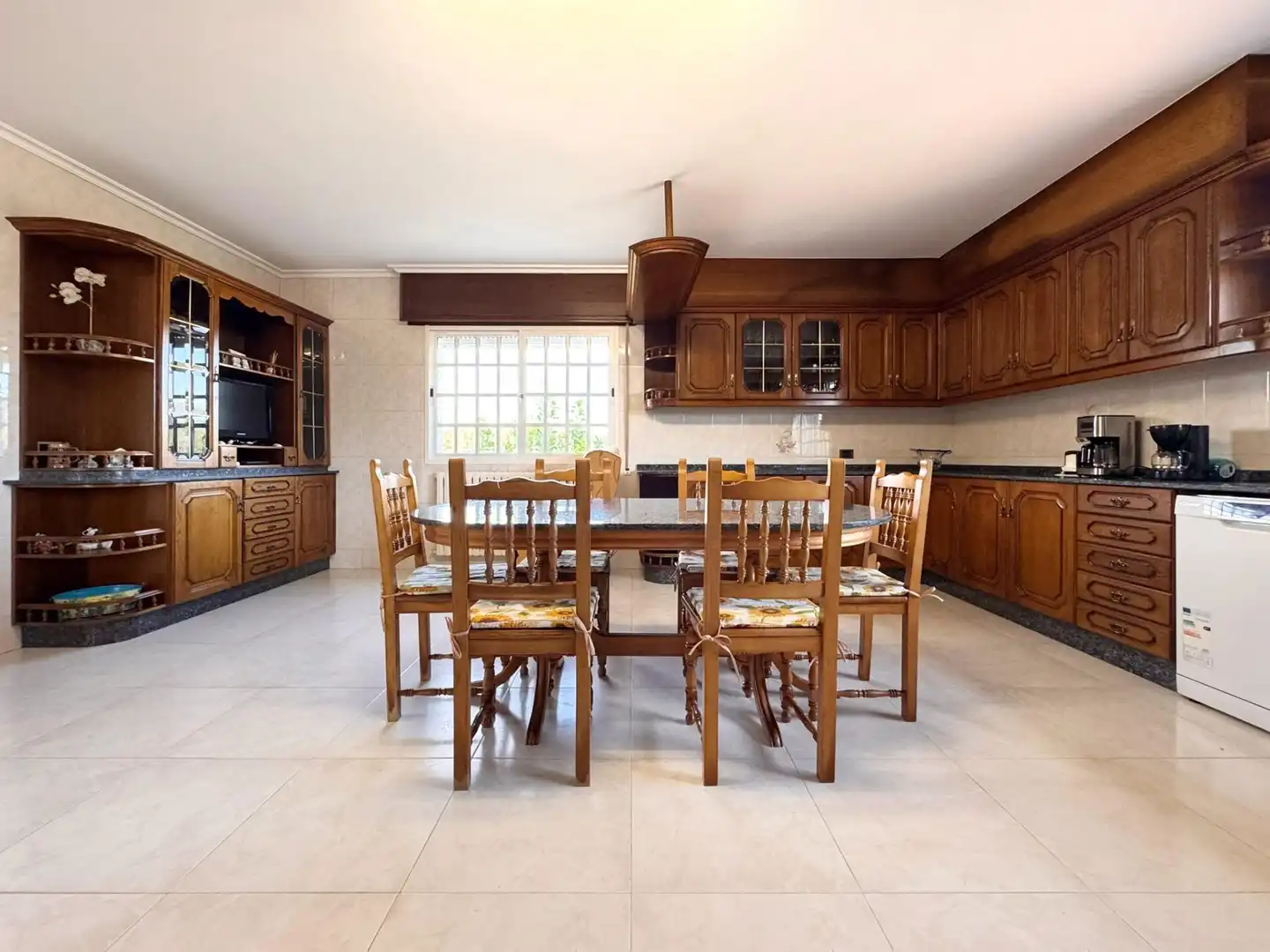 Comedor de Casa o chalet en venta en Barro con Calefacción, Jardín privado y Terraza