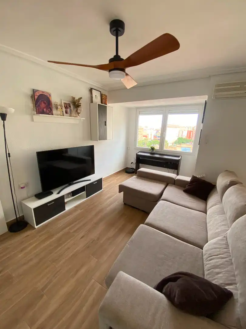 Sala de estar de Piso en venta en Castellón de la Plana / Castelló de la Plana con Aire acondicionado, Trastero y Balcón
