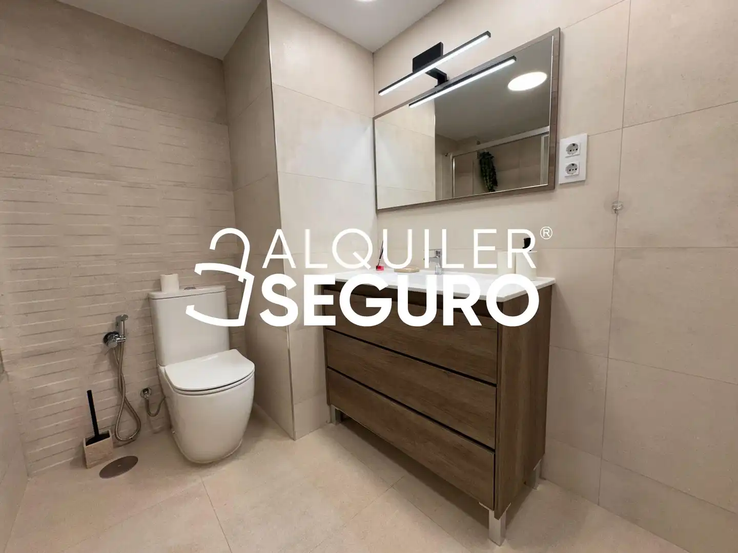 Baño de Piso de alquiler en Madrid con Aire acondicionado, Calefacción y Terraza