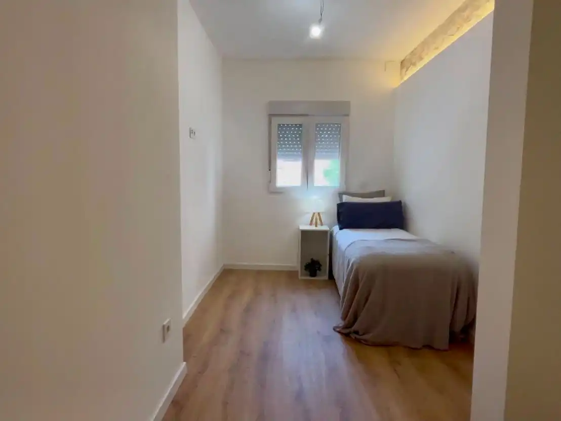 Dormitori de Casa adosada en venda en Elda amb Terrassa i Balcó