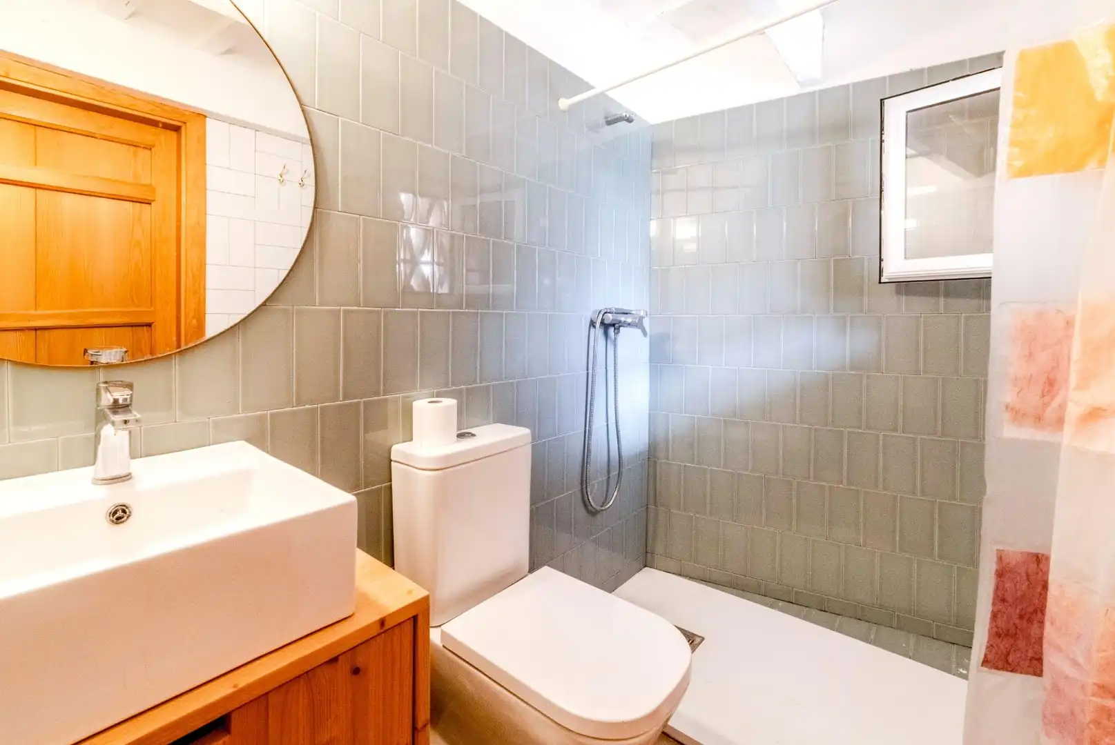 Badezimmer von Haus oder Chalet zum Verkauf in Vilanova i la Geltrú mit Klimaanlage, Heizung und Terrasse