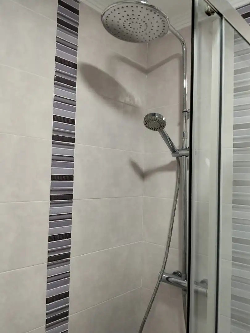 Baño de Piso de alquiler en Sevilla con Aire acondicionado, Parquet y Terraza