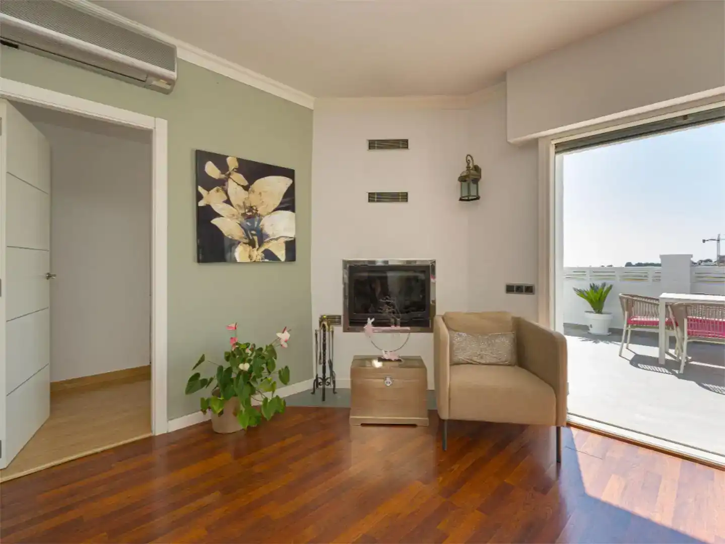 Sala d'estar de Pis en venda en La Nucia amb Aire condicionat, Jardí privat i Piscina