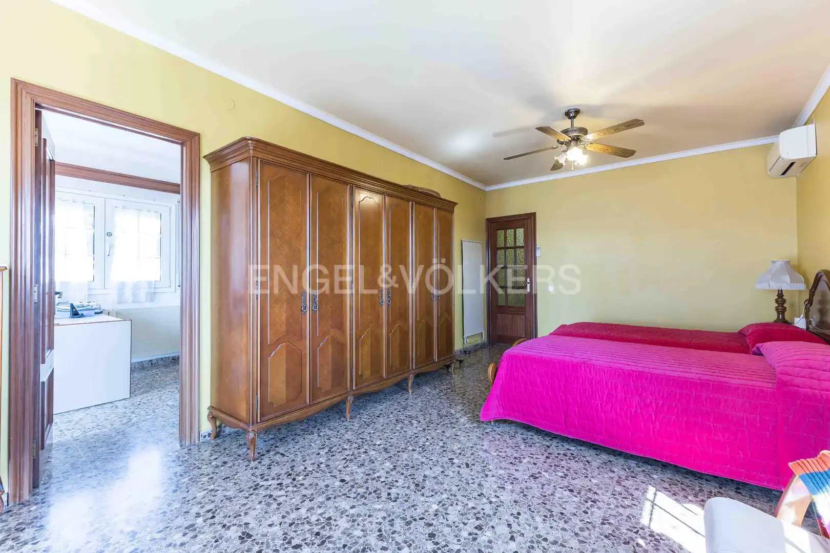 Habitación de Casa o chalet en venta en Esplugues de Llobregat con Aire acondicionado, Calefacción y Jardín privado