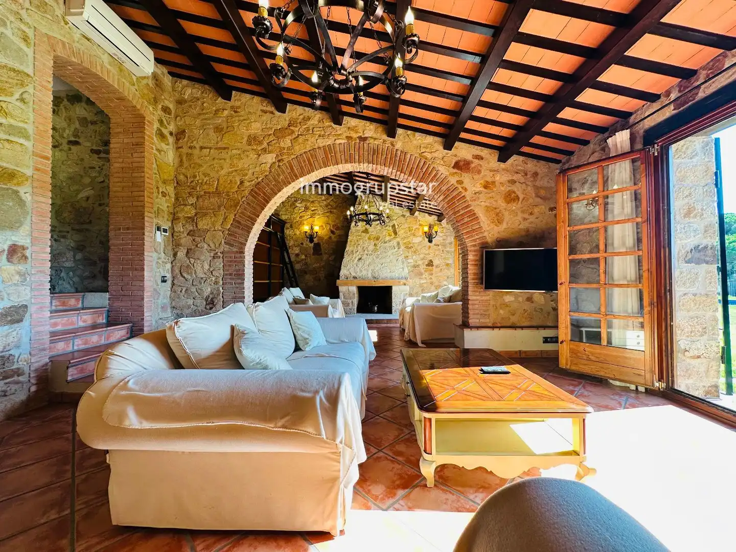 Sala de estar de Finca rústica en venta en Santa Cristina d'Aro con Terraza, Trastero y Piscina