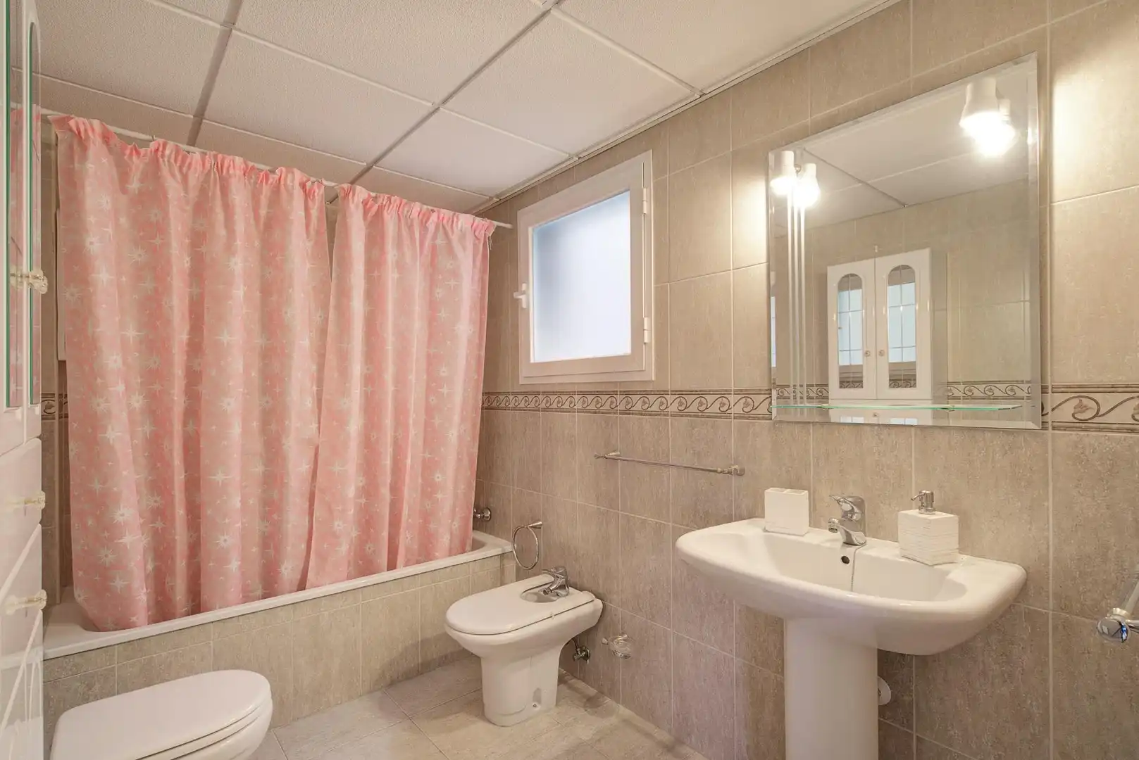 Bathroom of Flat for sale in Granada  with Air Conditioner, Heating and Terrace