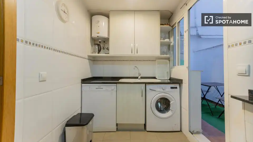 Appartamento con terrazza in affitto a Ciutat Vella, imagen 8