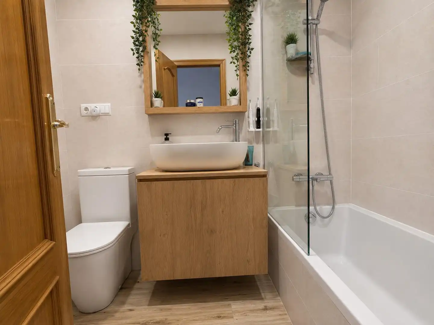 Bathroom of Flat for sale in Sabadell  with Air Conditioner, Heating and Parquet flooring