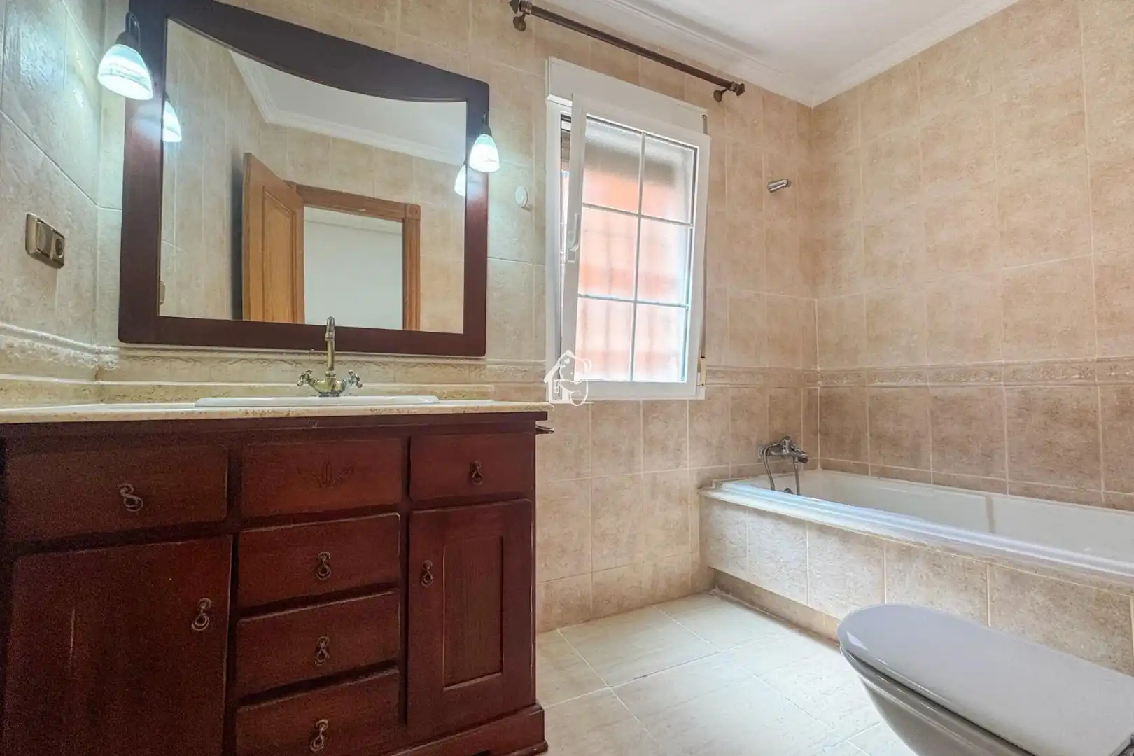 Bany de Casa o xalet en venda en Orihuela amb Aire condicionat, Jardí privat i Terrassa