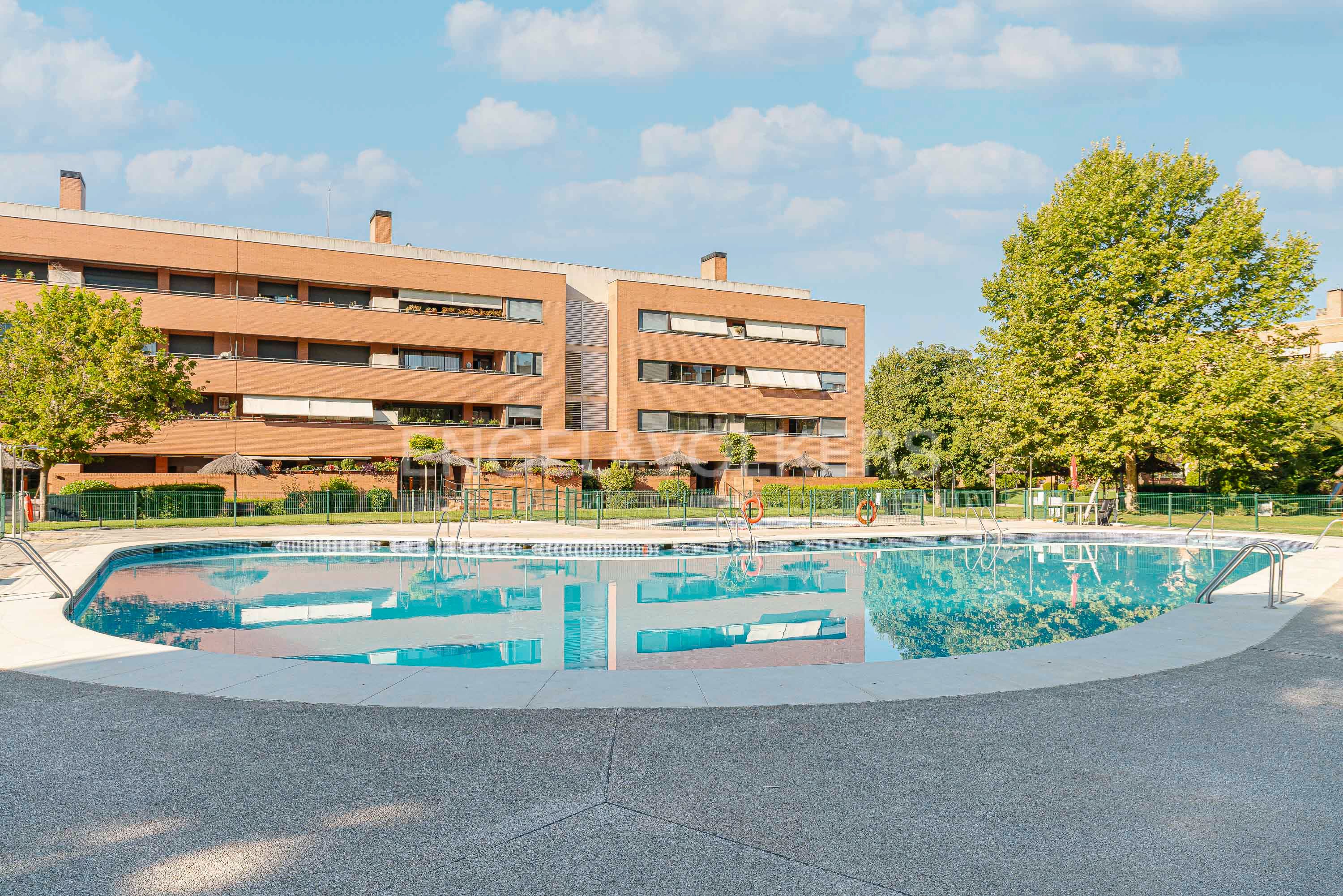 Swimming pool of Apartment for sale in Pozuelo de Alarcón  with Heating, Parquet flooring and Terrace