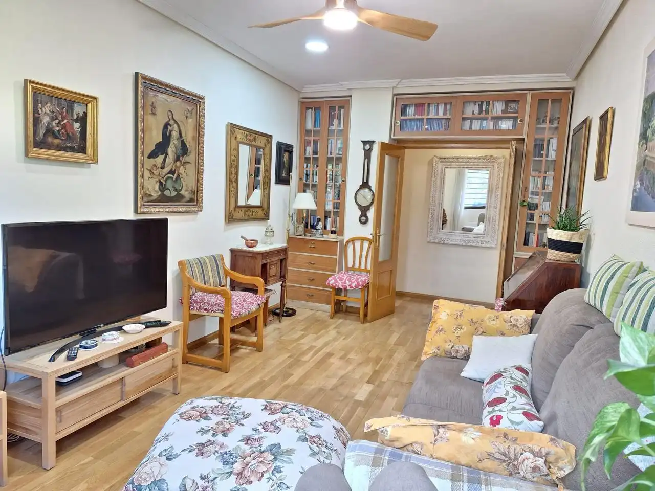 Sala d'estar de Planta baixa en venda en Madrid amb Calefacció i Traster
