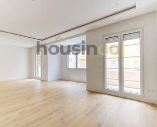 Living room of Flat to rent in  Madrid Capital  with Air Conditioner, Heating and Parquet flooring