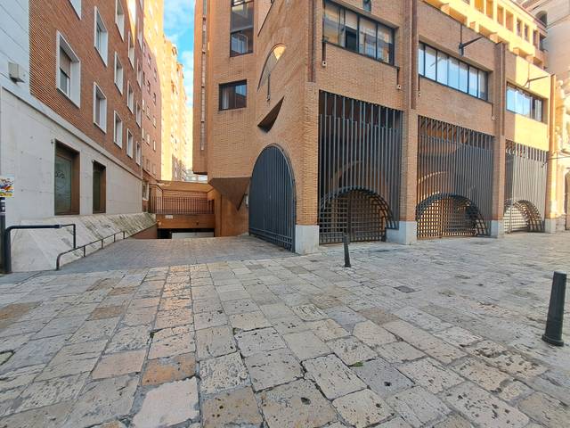 Garaje en Venta en Calle de Pedro Niño en Centro