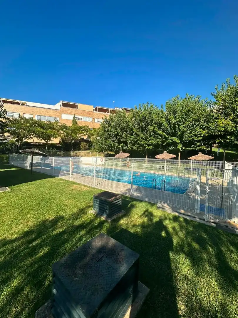 Piscina de Casa o xalet en venda en Cáceres amb Aire condicionat, Calefacció i Jardí privat