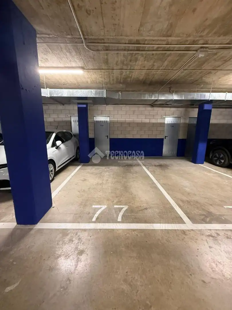 Parkplatz von Wohnung zur Miete in Camas mit Terrasse und Abstellraum