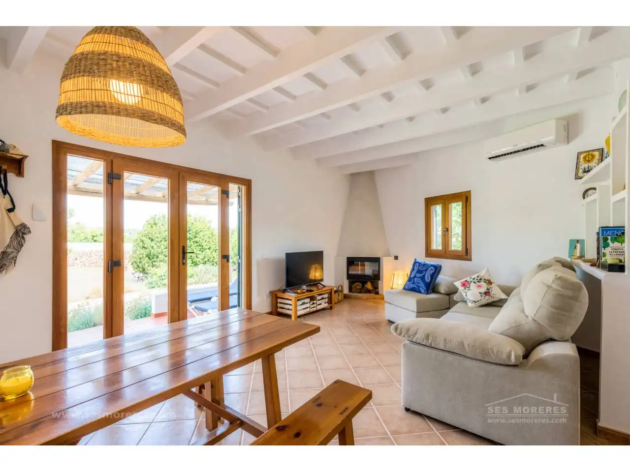 Sala d'estar de Finca rústica en venda en Es Migjorn Gran amb Jardí privat i Terrassa