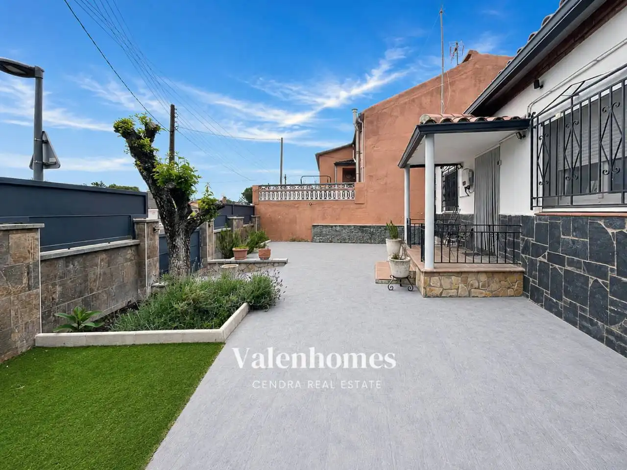 Exterior view of Houses for sale in Lliçà d'Amunt  with Air Conditioner, Private garden and Furnished