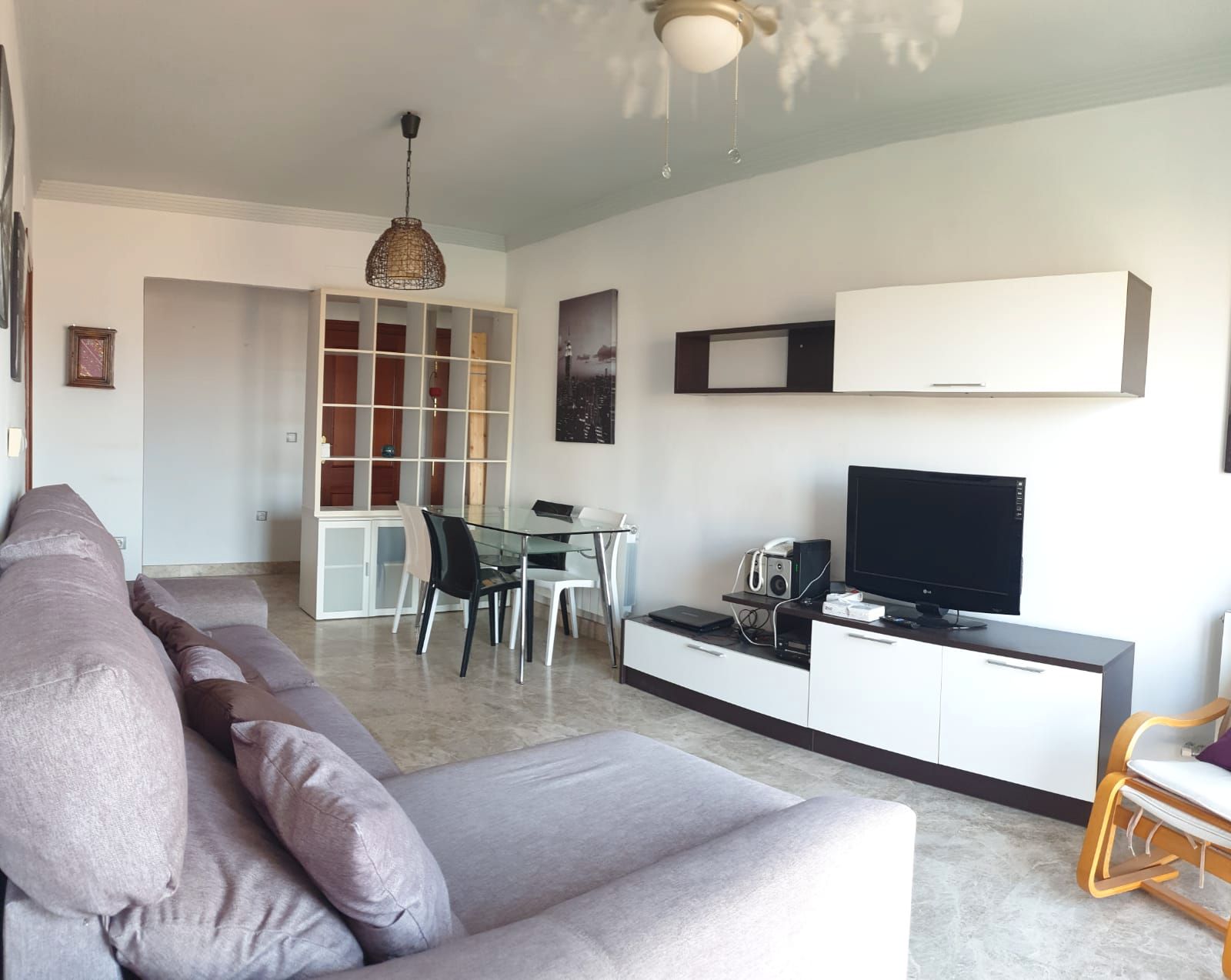 Living room of Flat for sale in  Granada Capital  with Air Conditioner, Heating and Storage room
