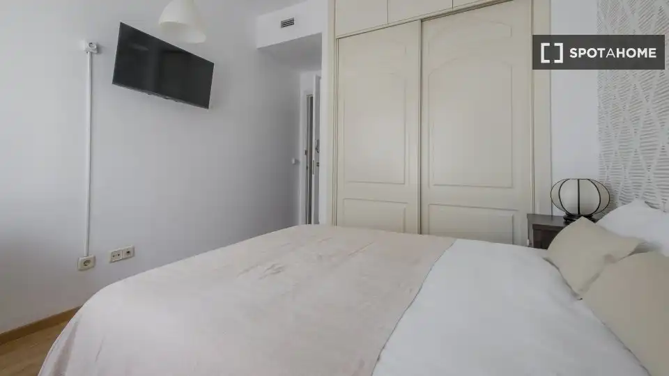 Bedroom of Flat for rent in Madrid  with Air Conditioner, Heating and Furnished
