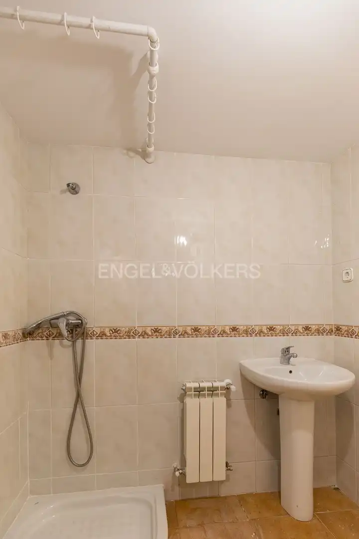 Bany de Casa o xalet de lloguer en Madrid amb Aire condicionat, Calefacció i Jardí privat