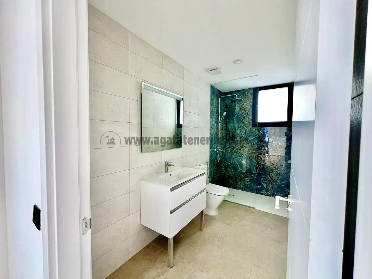 Bathroom of Houses for sale in Los Realejos  with Terrace, Swimming Pool and Balcony