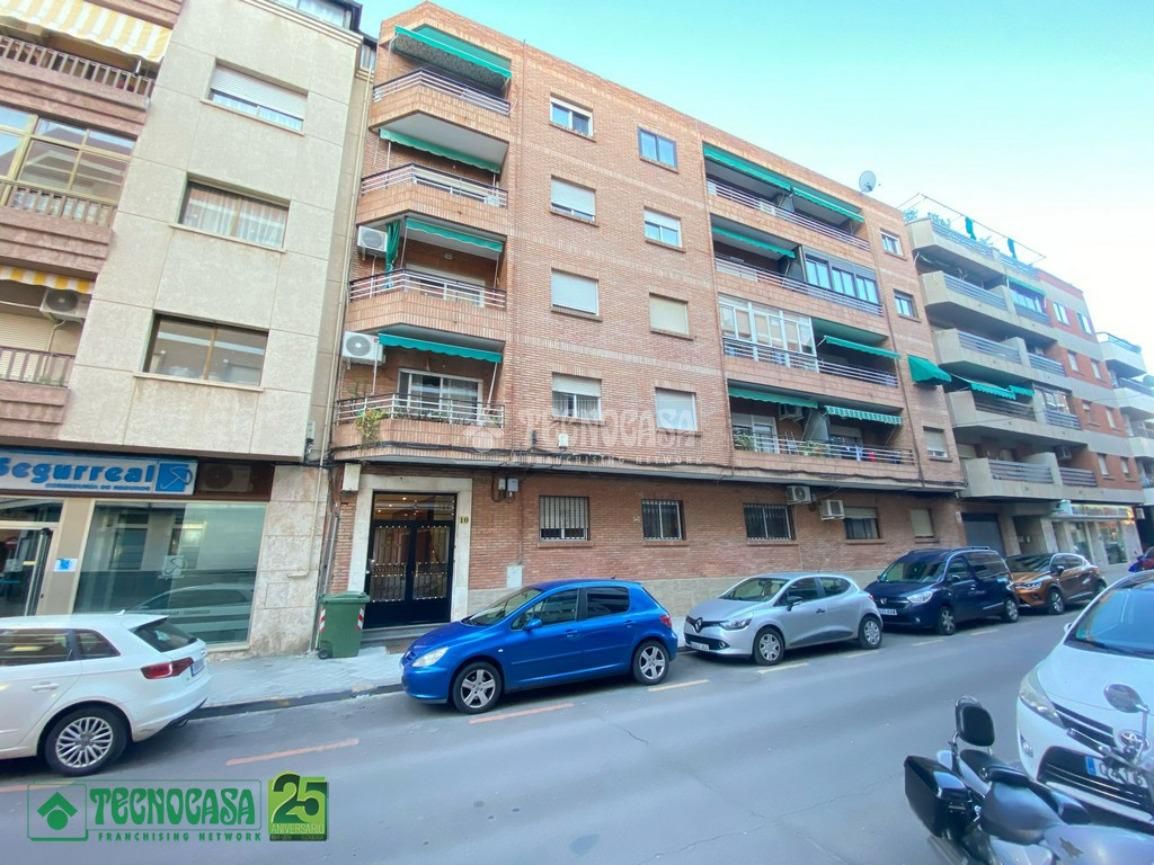 Vista exterior de Pis en venda en Ciudad Real Capital amb Aire condicionat i Calefacció
