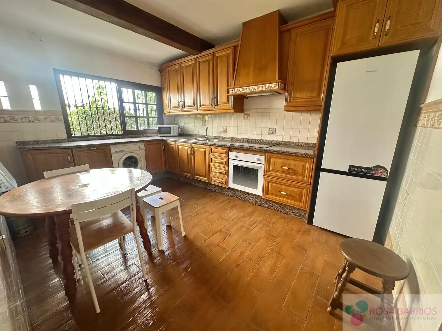 Cocina de Casa adosada de alquiler en Estepona con Terraza y Piscina comunitaria
